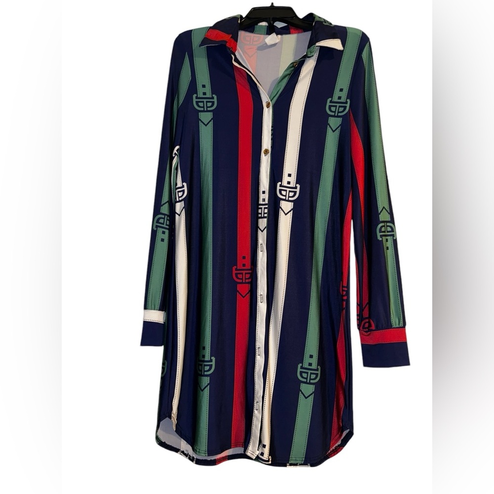 Women’s bottom down shirt dress in a size Large . Cute and comfy and colorful